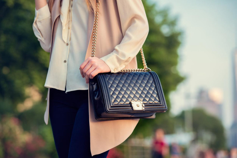 Women's handbag contaminated with more bacteria than average toilet, study finds