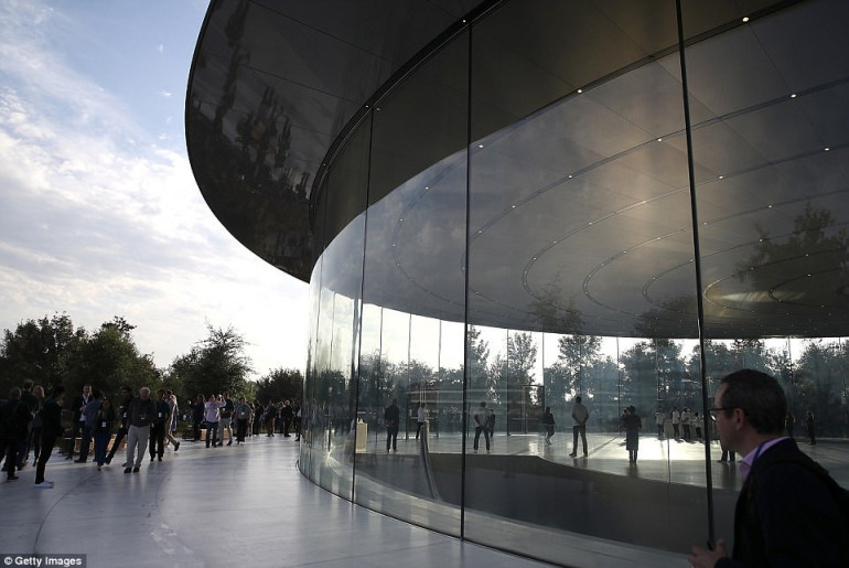 Apple Park-ի ներսում. «Սթիվ Ջոբսի թատրոնը» ներառող նոր կամպուսի ավարտուն տեսքը՝ ֆոտոշարքով (լուսանկարներ, տեսանյութ)