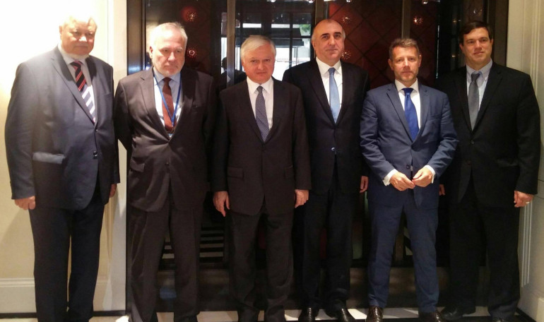 Էդվարդ Նալբանդյանն ու Էլմար Մամեդյարովը քննարկել են Սարգսյան-Ալիև հանդիպման կազմակերպմանն առնչվող հարցեր