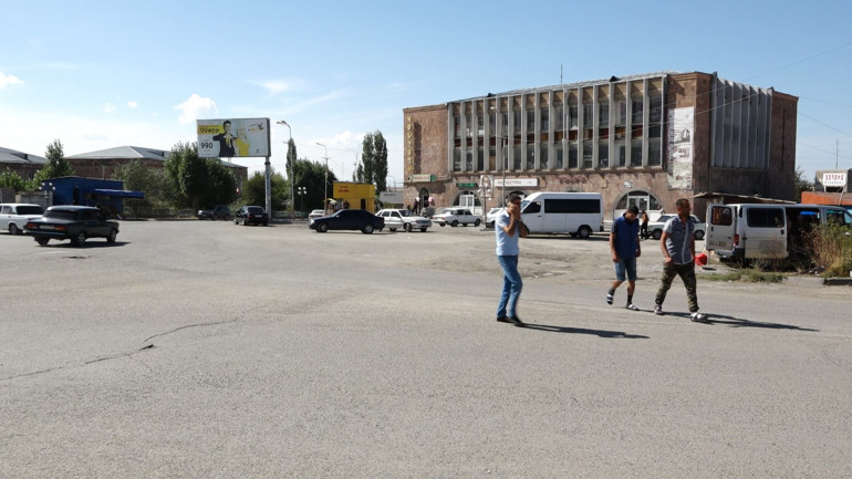 Վարդենիսի քաղաքապետն այնպիսի մարդ է, որ ամբողջ քաղաքը գնում է իրենց տուն՝ փող ուզելու. վարդենիսցիները համոզված են՝ քաղաքապետը վերընտրվելու է (տեսանյութ)