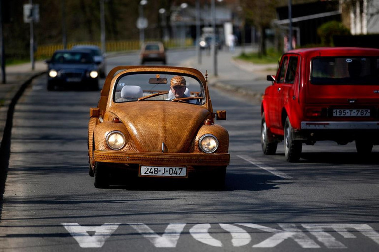 Բոսնիացի թոշակառուն փայտե Volkswagen «բզեզ» է պատրաստել կաղնու ավելի քան 50 հազար կտորից (լուսանկարներ)