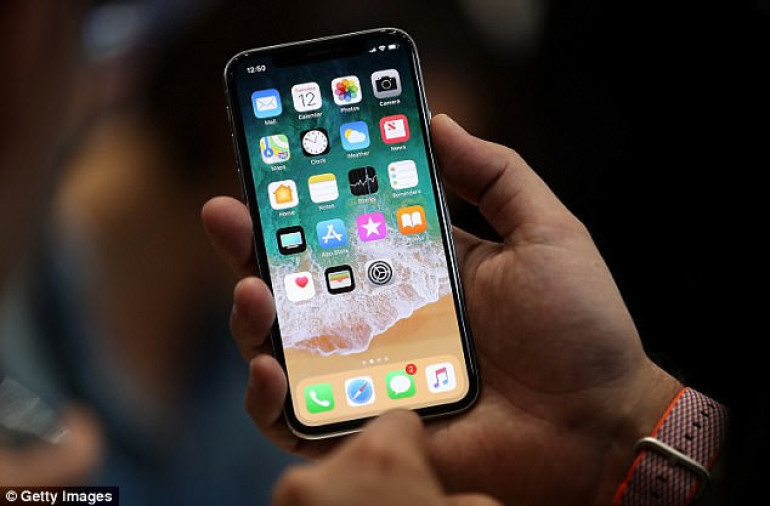 Apple-ը լուծել է iPhone X-ի հետ կապված բոլոր արտադրական խնդիրները. The Daily Mail