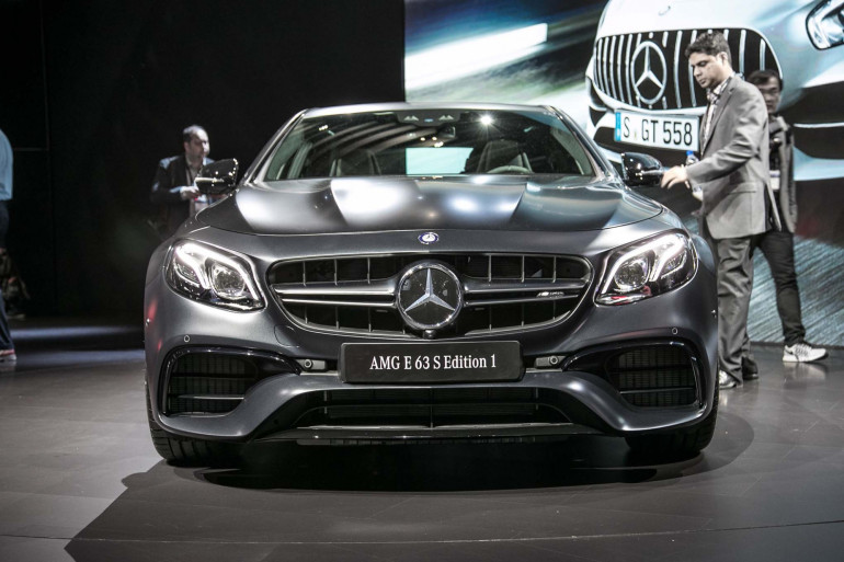 Mercedes-AMG E63 S-ի վարորդը 200կմ/ժ արագություն է զարգացրել՝ առանց ղեկին դիպչելու (տեսանյութ)
