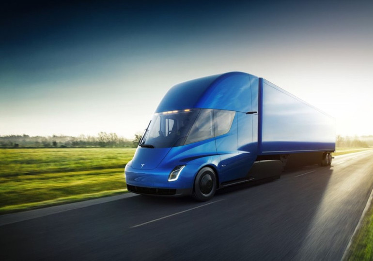 Tesla представила электрический грузовик и спорткар с откидывающимся верхом