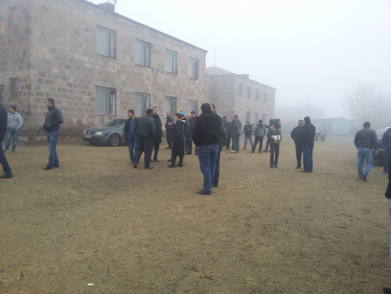Արմավիրի մարզպետը խոստացավ 10 օրում լուծել Ջրարբիի դպրոցի ջեռուցման խնդիրը, իսկ վերանորոգումը կիրականացվի հաջորդ տարի Արմավիրի մարզպետը խոստացավ 10 օրում լուծել Ջրարբիի դպրոցի ջեռուցման խնդիրը, իսկ վերանորոգումը կիրականացվի հաջորդ տարի