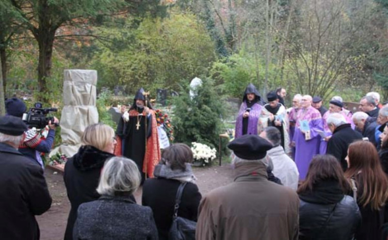 Armenian Genocide monument raises Turks’ anger in Cologne

 