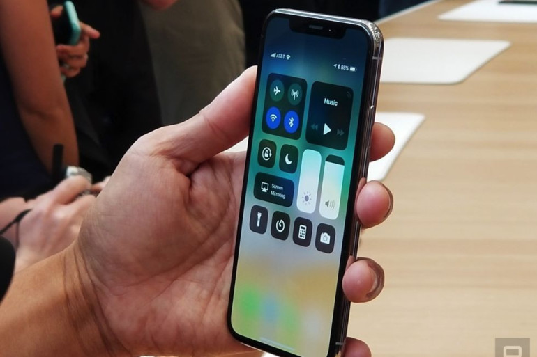 iPhone X-ի գնորդներին նյարդայնացրել է սմարթֆոնի նոր թերությունը (տեսանյութ)
