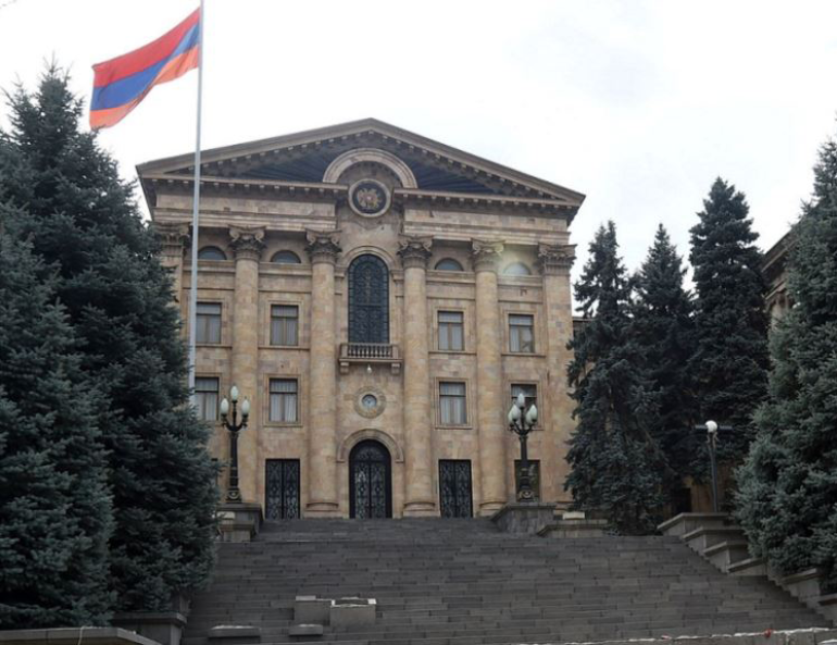 Օրենքն Աստվածաշունչ չէ, որ անվրեպ կիրառվի. բուռն քննարկում ԱԺ-ում՝ ընտանեկան բռնության կանխարգելման օրենքի նախագծի կիրառելիության շուրջ Օրենքն Աստվածաշունչ չէ, որ անվրեպ կիրառվի. բուռն քննարկում ԱԺ-ում՝ ընտանեկան բռնության կանխարգելման օրենքի նախագծի կիրառելիության շուրջ