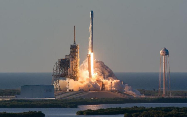 SpaceX успешно запустила корабль Dragon на МКС