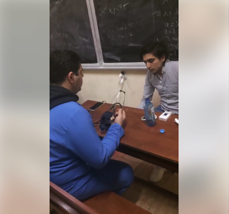 ԵՊՀ-ում հացադուլ հայտարարած ուսանողներից մեկը տեղափոխվում է հիվանդանոց (տեսանյութ)