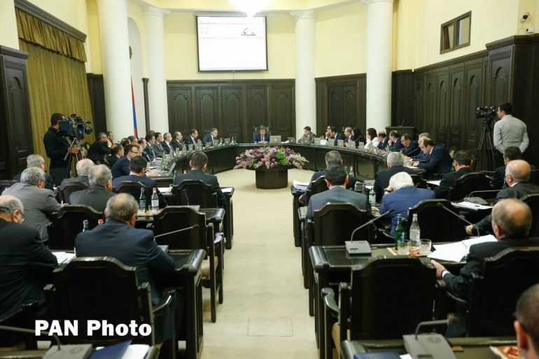 Եթե կարգը բարդ է, գուցե կարգը փոխենք. վարչապետը՝ օտարերկրացիների աշխատանքի թույլտվության կասեցման ժամկետի երկարացման մասին