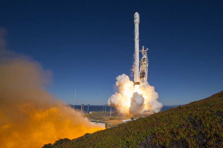 SpaceX запустила Falcon 9 с секретным спутником для правительства США