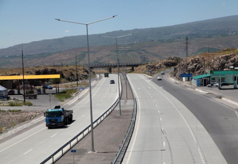 Ուսումնասիրություն է տարվում Հյուսիս-հարավ ճանապարհի Երևան-Արտաշատ հատվածի բետոնե ծածկի քայքայման պատճառները ճշտելու համար. ՏԿՏՏ նախարարություն