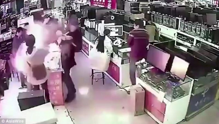 Fake iPhone battery explodes in Chinese customer's mouth

 