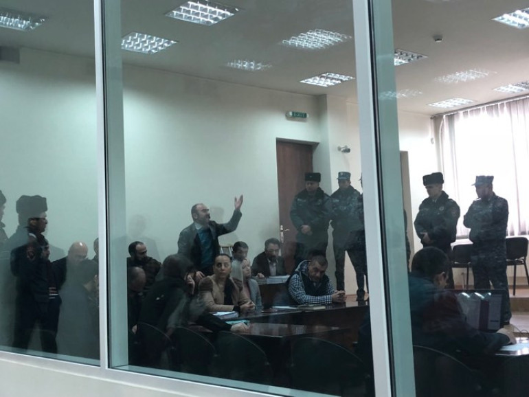 Թուրքը դու ես. դատախազ Պետրոսյանը ենթարկվեց դատական սանկցիայի, Արայիկ Խանդոյանը, Պավել Մանուկյանն ու Սմբատ Բարսեղյանը հեռացվեցին նիստերի դահլիճից (տեսանյութ)