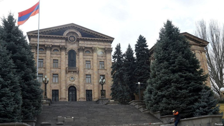 «Ծառուկյան» խմբակցությունը առաջարկում է փոփոխել ընտրական օրենսգիրքը, ԱԺ փոխնախագահն էլ հիշեցնում է ՝ այն ընդունվել է քաղաքական մեծ կոնսենսուսի արդյունքում. Քննարկում ԱԺ Պետաիրավական հանձնաժողովում