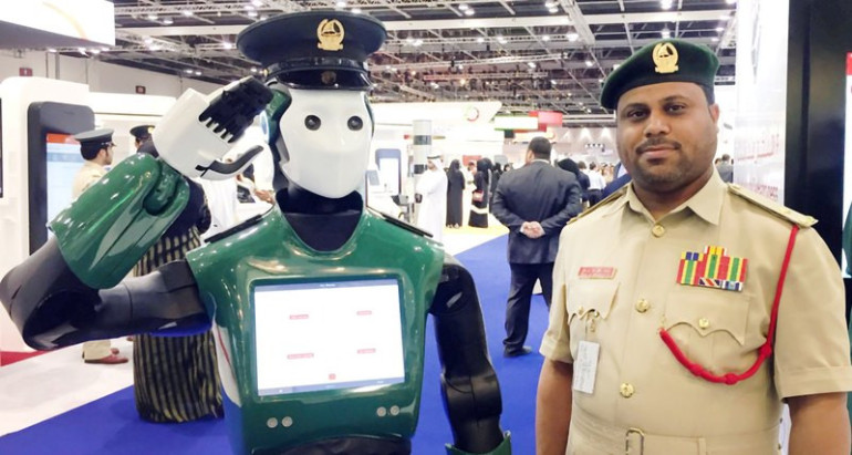 Robot at Dubai airport can report suspicious people