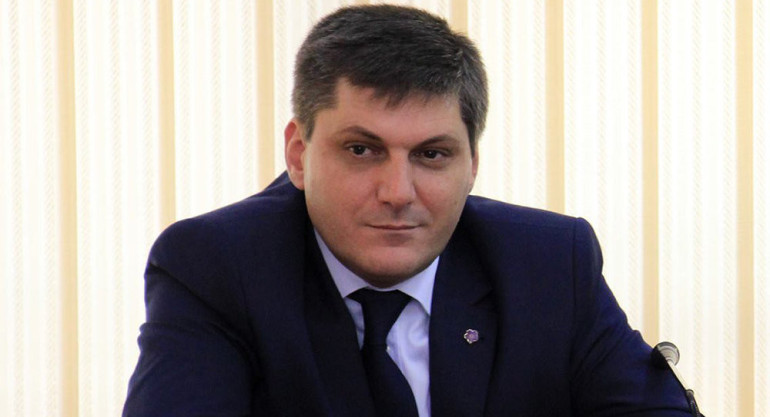 Նվեր-քարտերն առձեռն հանձնվել են բոլորին, այդ թվում՝ ԵԾ գործավարին, իսկ ԵԾ մյուս անդամները տեղում չեն եղել. Ա. Գևորգյան Նվեր-քարտերն առձեռն հանձնվել են բոլորին, այդ թվում՝ ԵԾ գործավարին, իսկ ԵԾ մյուս անդամները տեղում չեն եղել. Ա. Գևորգյան