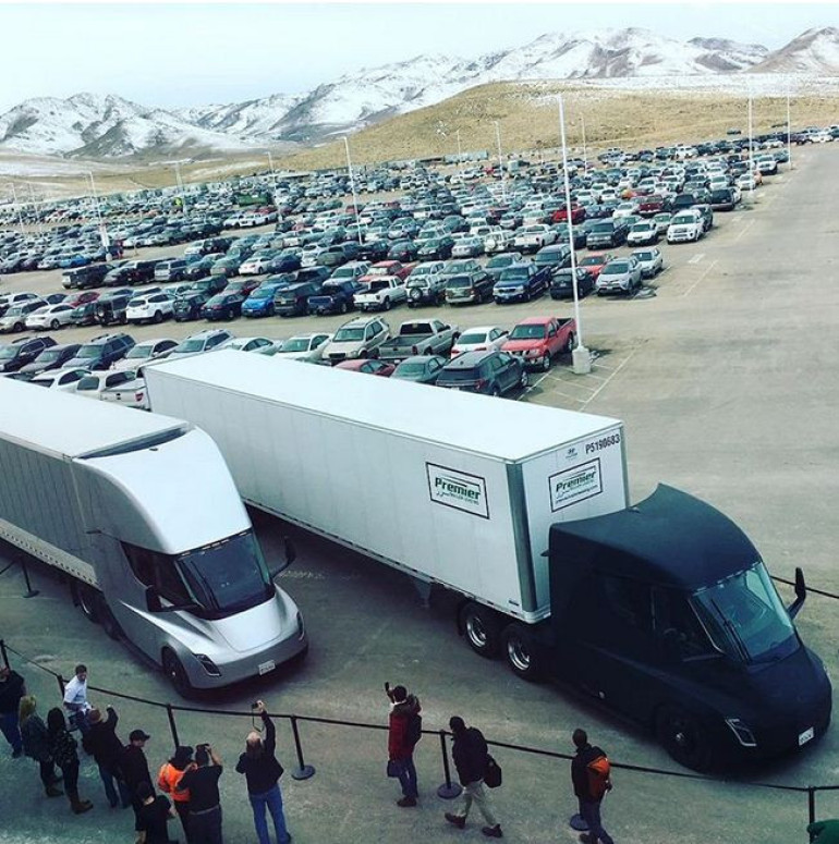 Tesla-ի ինքնագնաց բեռնատարն առաջին անգամ առաքում է կատարել