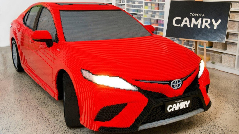 500 000 кубиков Lego превратили в Toyota Camry