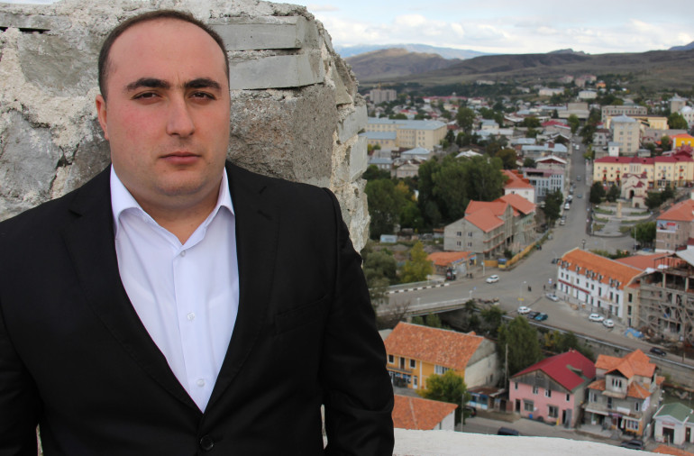 Ախալցիխեի հայկական դպրոցի տնօրենը որոշել է Ցեղասպանության վերաբերյալ միջոցառում չանցկացնել.Էդուարդ Այվազյանը՝ հայկական դպրոցում տեղի ունեցող իրադարձությունների մասին