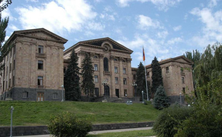 Ազգային ժողովում ընթանում է «Ելք»-ի հանդիպումը ՌԴ Պետդումայի պատվիրակության հետ. մասնակցում է նաև Նիկոլ Փաշինյանը