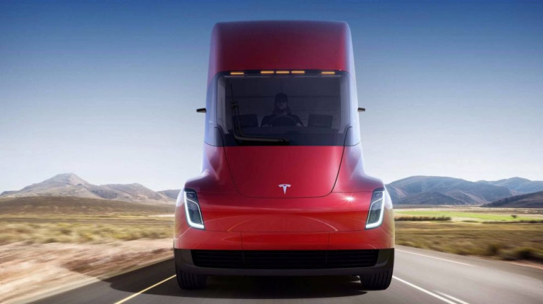 Против Tesla подан иск на два миллиарда долларов