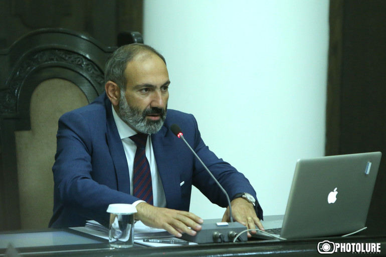 Nikol Pashinyan chairs his first cabinet meeting