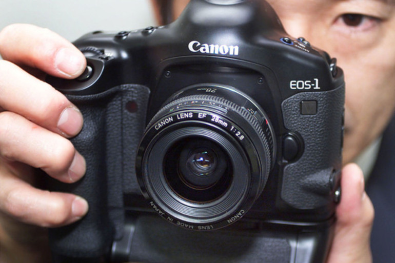 Canon-ը դադարեցրել է EOS-1V ժապավենային լուսանկարչական սարքերի իրացումը