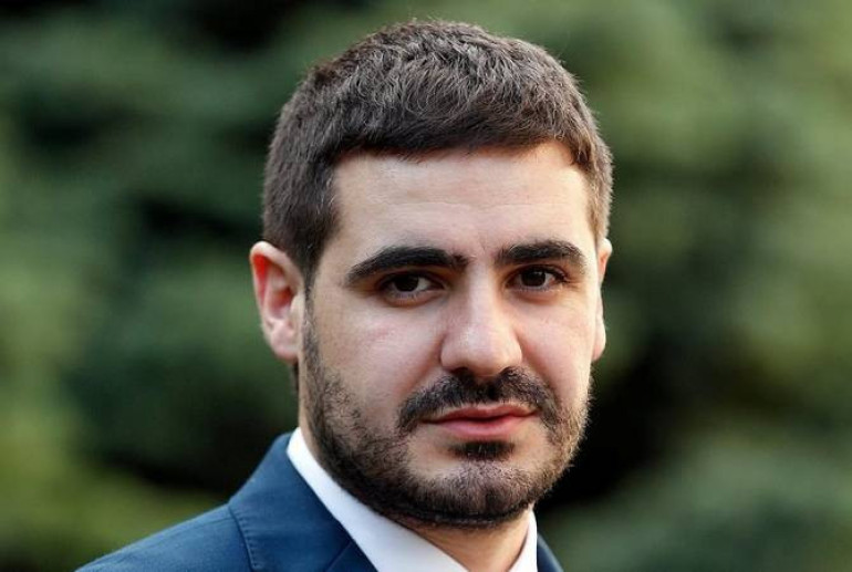 Արման Եղոյանն արձագանքել է նախագահ Արմեն Սարգսյանի արտերկրյա այցերի և «Բարեգործության մասին» ՀՀ օրենքի նախագծի ընդունման վերաբերյալ հարցերին