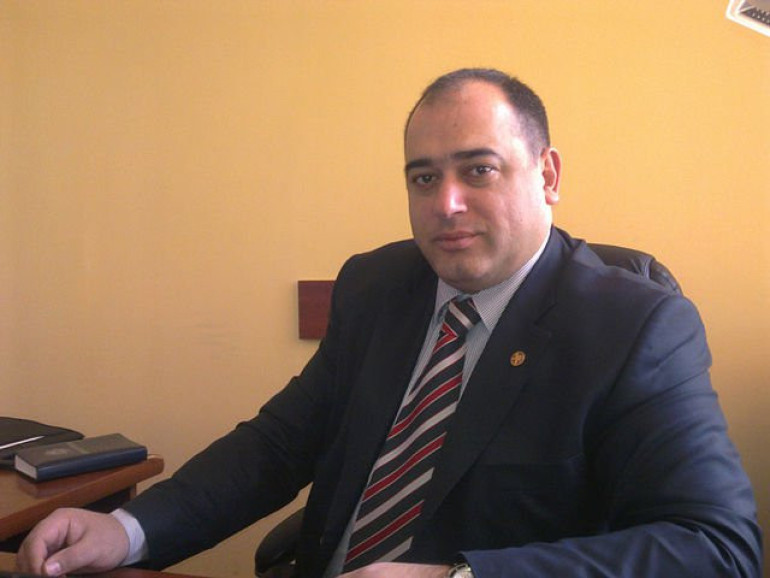 Մանվել Գրիգորյանին կալանքից ազատելու միջնորդություն կներկայացնենք, եթե նա համաձայնի. պաշտպան