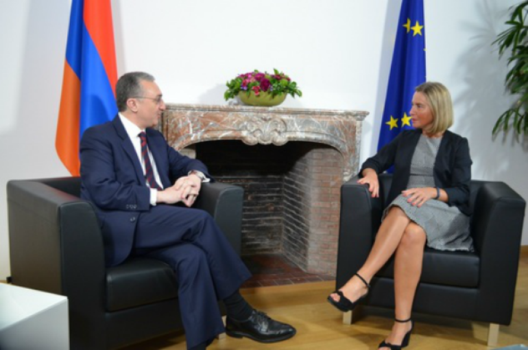 Զոհրաբ Մնացականյանի հետ հանդիպմանը Ֆեդերիկա Մոգերինին ողջունել է Հայաստանի փոփոխությունների խաղաղ բնույթը Զոհրաբ Մնացականյանի հետ հանդիպմանը Ֆեդերիկա Մոգերինին ողջունել է Հայաստանի փոփոխությունների խաղաղ բնույթը