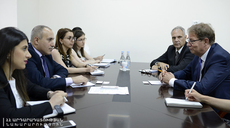 Սուրեն Քրմոյանն ընդունել է Գերմանիայի Բունդեսթագի պետիցիայի հարցերով հանձնաժողովի նախագահ Գեռո Շտոռյոհանին