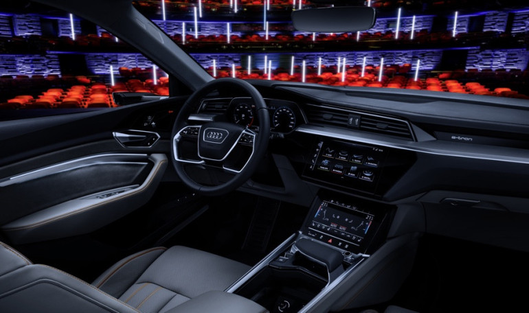 Электрокроссовер Audi: пять экранов, 16 динамиков и камеры вместо зеркал