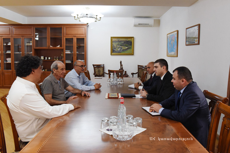 «Չնչիկ» ֆիլմի համար հացադուլ սկսած ռեժիսոր Արամ Շահբազյանը դադարեցրել է հացադուլը. նրան մի քանի լուծում է առաջարկվել