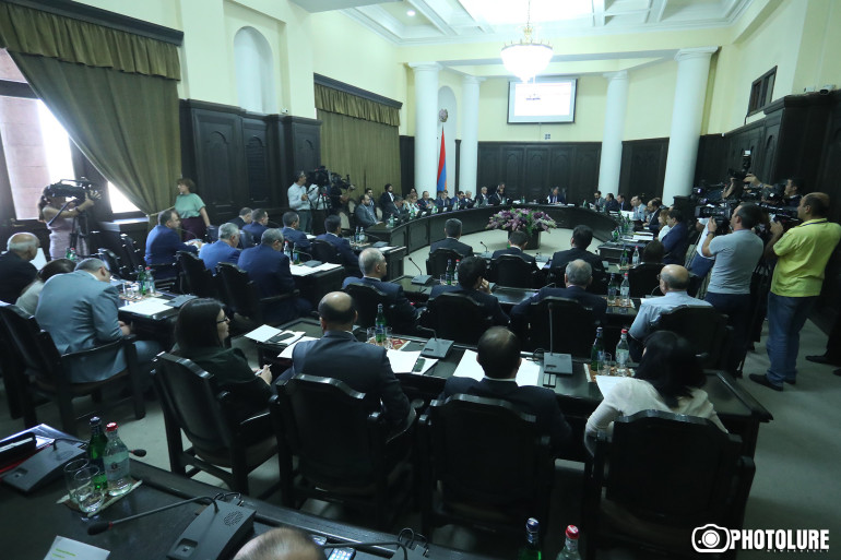 «Կատարենք հնգամյակը 4 տարում». կառավարությունը քննարկեց 2-րդ երեխային հատկացվող միանվագ գումարը եռապատկելու հարցը՝ «բեյբի բում» ակնկալելով