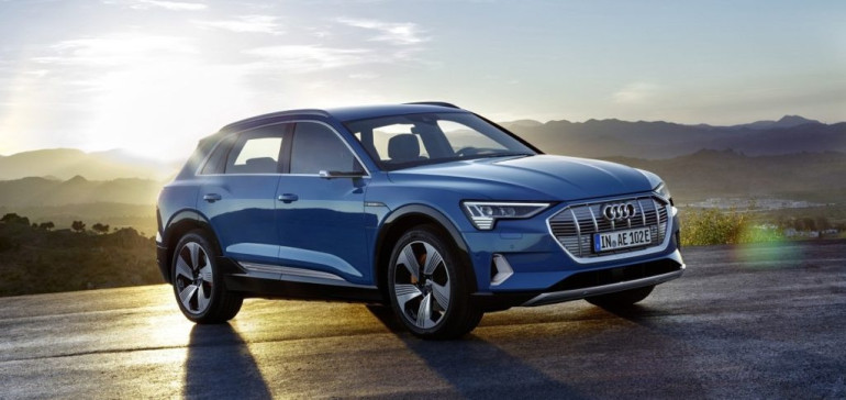 Audi представила электрический кроссовер e-tron