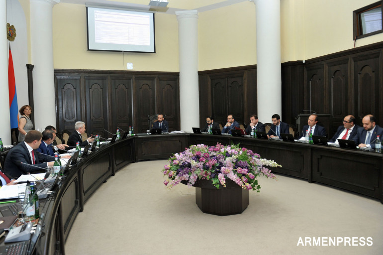 Կառավարությունը հավանություն տվեց «ՀՀ 2019 թ. պետբյուջեի մասին» օրենքի նախագծին. տնտեսական աճը` 4,9%, գնաճը՝ 2,7% Կառավարությունը հավանություն տվեց «ՀՀ 2019 թ. պետբյուջեի մասին» օրենքի նախագծին. տնտեսական աճը` 4,9%, գնաճը՝ 2,7%