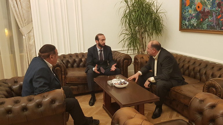 Արարատ Միրզոյանը «Հանրապետական» խմբակցության 3 պատգամավորի հետ քննարկել է ԱԺ արտահերթ ընտրությունների հարցը Արարատ Միրզոյանը «Հանրապետական» խմբակցության 3 պատգամավորի հետ քննարկել է ԱԺ արտահերթ ընտրությունների հարցը