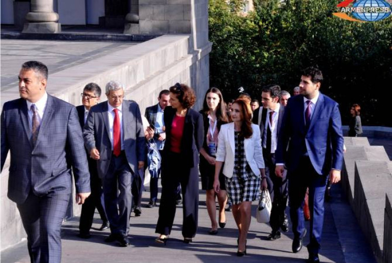 Հայաստանը և Ֆրանսիան վաղեմի բարեկամությունը ներկայացրել են «Հայաստան- Ֆրանսիա. դարավոր կապեր» երևանյան ցուցահանդեսում