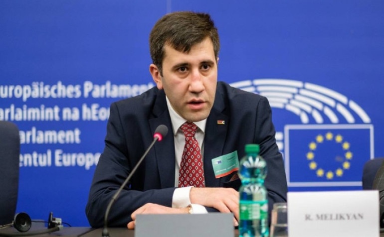 Ստացվում է, որ պետությունը կարող է ցանկացած անձի պիտակավորել. Ռուբեն Մելիքյանը՝ Հենրիկ Աբրահամյանի վերաբերյալ ԱԱԾ տնօրենի առաջ քաշած վարկածի ու ՀՔԾ պետի հերքման մասին Ստացվում է, որ պետությունը կարող է ցանկացած անձի պիտակավորել. Ռուբեն Մելիքյանը՝ Հենրիկ Աբրահամյանի վերաբերյալ ԱԱԾ տնօրենի առաջ քաշած վարկածի ու ՀՔԾ պետի հերքման մասին