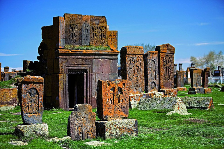 Խաչքարերի աշխարհի ամենամեծ հավաքածուն. հոլանդական մեդիաընկերությունն անդրադարձել է Նորատուսի գերեզմանատանը (տեսանյութ)