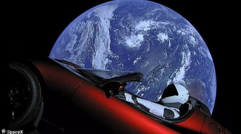Իլոն Մասկի՝ տիեզերք արձակած Tesla Roadster-ը հասել է Մարսին ու անցել այն
