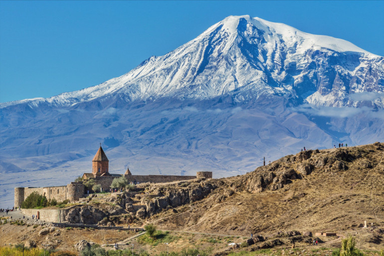 «Մեզ շատ մոտ, բայց շատ հեռու հարևանը». թուրք սյունակագիրը պատմել է Հայաստան կատարած տպավորիչ այցի մասին «Մեզ շատ մոտ, բայց շատ հեռու հարևանը». թուրք սյունակագիրը պատմել է Հայաստան կատարած տպավորիչ այցի մասին