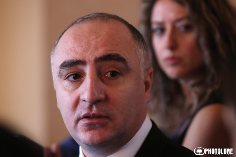 Կաշառք տալու գործով մեղադրվող ՀՀԿ Արաբկիրի տարածքային կառույցի ղեկավարը և ՍԱՍ  սուպերմարկետների ցանցի տնօրենը ընդունել են իրենց մեղքը
