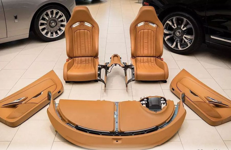 На eBay выставили интерьер гиперкара Bugatti Veyron
