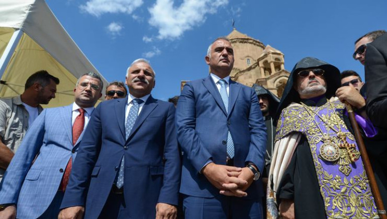 Թուրք նախարարը պնդել է, որ վերջին 11 տարում նորոգվել ու կառուցվել է 57 եկեղեցի Թուրք նախարարը պնդել է, որ վերջին 11 տարում նորոգվել ու կառուցվել է 57 եկեղեցի