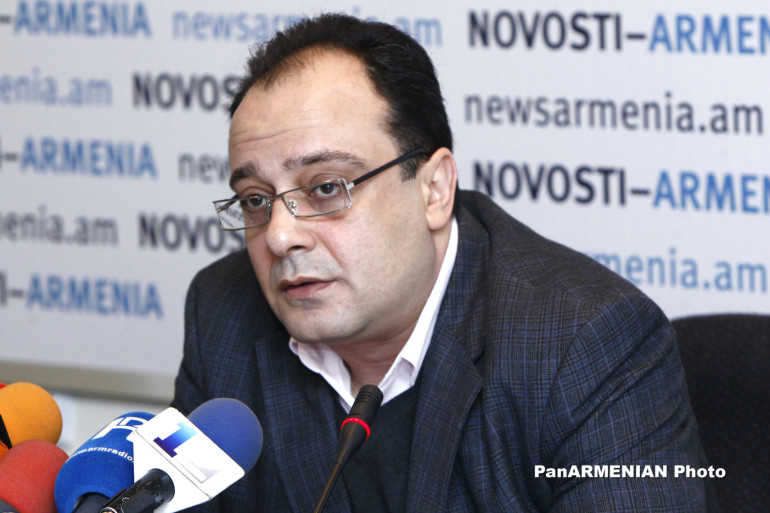 Պետք է զգուշավորություն դրսևորել․ ինչ-որ էմոցիա ավելացնելուց, եղածը բազմապատկելուց առաջ պետք է մտածել․ Կարեն Բեքարյանը՝ Ղազախստանում տեղի ունեցած միջադեպի վերաբերյալ Պետք է զգուշավորություն դրսևորել․ ինչ-որ էմոցիա ավելացնելուց, եղածը բազմապատկելուց առաջ պետք է մտածել․ Կարեն Բեքարյանը՝ Ղազախստանում տեղի ունեցած միջադեպի վերաբերյալ