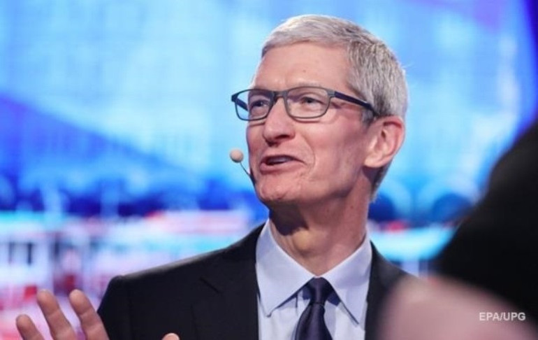 Apple gives Tim Cook 22% increase in pay
 