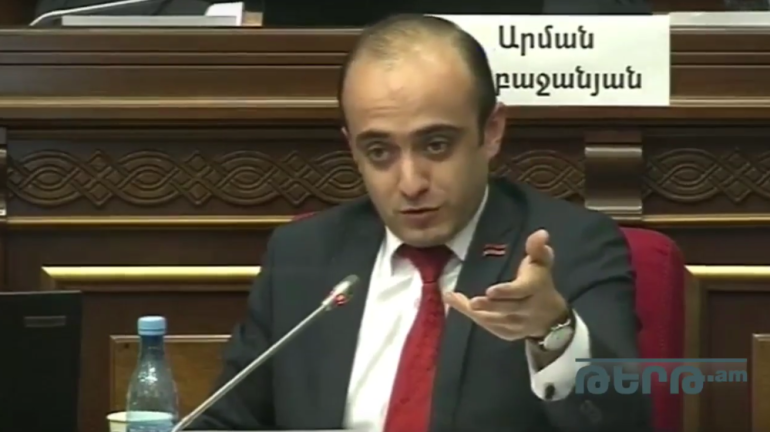Ամեն օր լրջանալու պահն է. Պարգև արքեպիսկոպոս Մարտիրոսյանը՝ ՀՅԴ 33-րդ համաժողովին